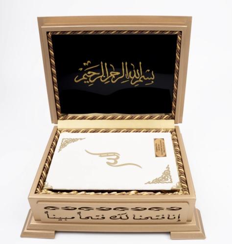 Ahşap Kutulu Kadife Kuran-ı Kerim (Hafız Boy, Divan Lafzatullah, Beyaz